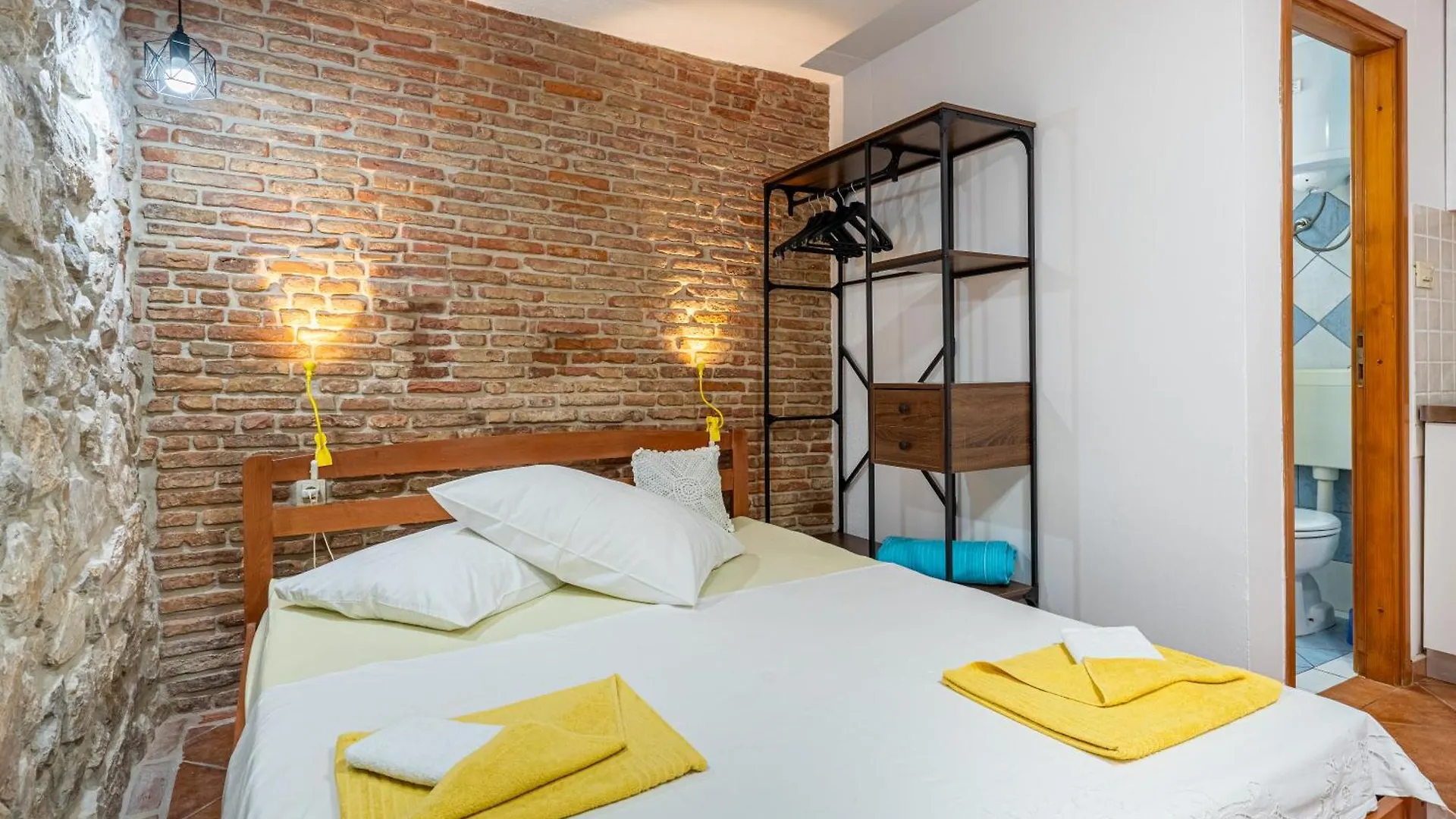 Apartment Studio Apartman Estera Cres