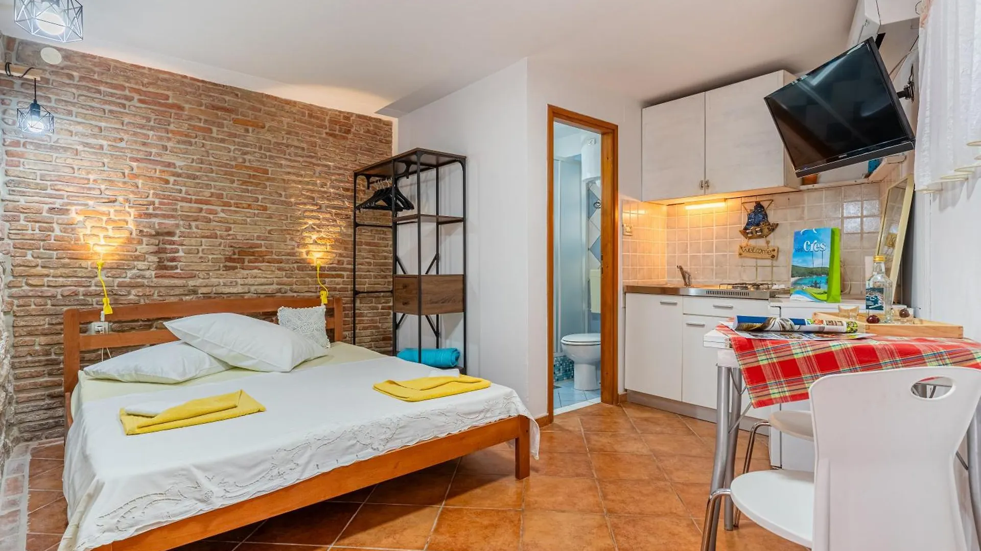 Studio Apartman Estera contacts